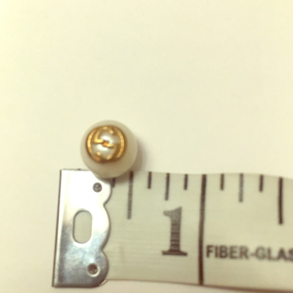 Gucci pearl button
